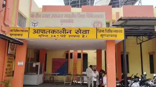 मुरादाबाद: सोना तस्करी के एक बड़े मामले में पुलिस ने चार लोगों को गिरफ्तार किया है। मेडिकल जांच में पकड़े गए तस्करों के पेट से कुल 29 कैप्सूल निकाले गए, जिनमें से 27 में सोना पाया गया। तस्कर लगभग एक किलो सोना पेट में छुपाकर ले जा रहे थे।#police