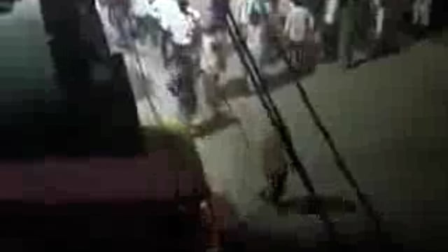 ग़ाज़ियाबाद के नहाल थाना क्षेत्र में हुई एक बड़ी घटना में नोएडा पुलिस का एक जवान शहीद हो गया। घटना की रात पुलिस दबिश देने गई थी। शहीद जवान की बहादुरी की कहानी उसी रात की वीडियो में दर्ज हो गई, जब पुलिस मौके पर पहुंची थी।#police