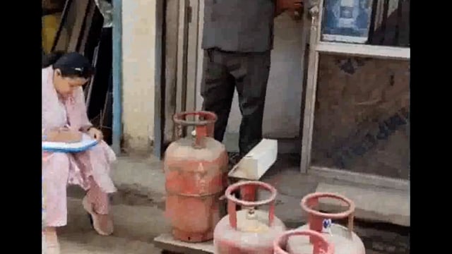 मुग़लसराय में अवैध रिफिलिंग का भंडाफोड़ आरोपी के खिलाफ f.i.r 