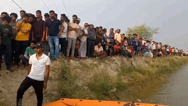गंगा नहर में दो सगी बहनों के डूबने से मचा हड़कंप,छोड़ी बहन को बचाने में बड़ी बहन भी समाई,शव ढूढने ने प्रशासन जुटा