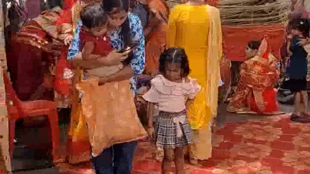 वट सावित्री पूजन पर महिलाओं की भीड़