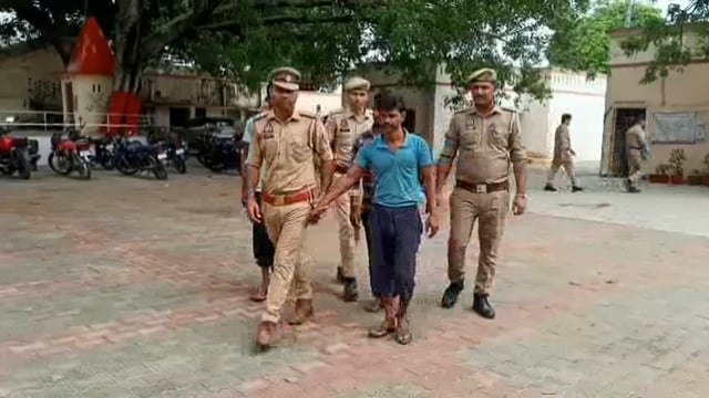 जलालाबाद गंगा एक्सप्रेसवे निर्माणधीन प्लांट से लोहा चोरी करने वाले तीन अभियुक्तों को जलालाबाद पुलिस ने 24 घंटे के अंदर 