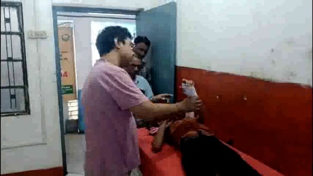 बाइक पलटने से दो छात्रों की स्थिति गंभीर। भागलपुर रेफर।