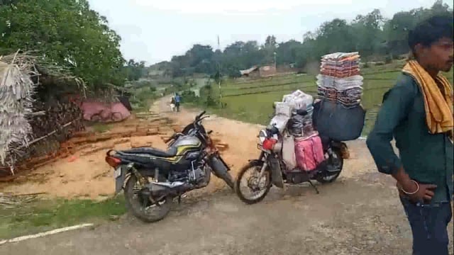 आजादी के 75 साल बाद भी एक गांव ऐसा जहां बरसात में दरवाजे तक नहीं पहुंचती एंबुलेंस एवं बाराती गाड़ी