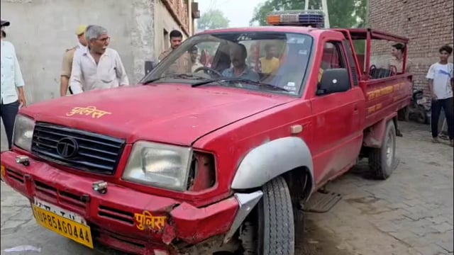 राया क्षेत्र में बल्देव रोड़ पर बांस बल्ली के गोदाम में लगी़ भीषण आग, फायर ब्रिगेड ने बमुश्किल पाया आग पर काबू।