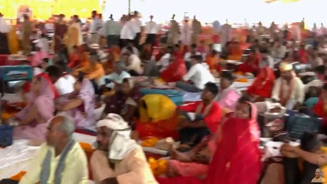 उत्तर प्रदेश के मुख्यमंत्री योगी आदित्यनाथ ने कहा है कि एक प्रभावी और जिम्मेदार सरकार वही होती है जो जनता के बीच जाकर उनकी समस्याओं को समझे और उनका त्वरित समाधान निकालने का रास्ता खोजे। मुख्यमंत्री ने कहा कि जनता की सेवा ही सरकार का मुख्य उद्देश्य होना चाहिए और विकास तभी संभव है जब प्रशासन सीधे लोगों तक पहुँचे#politics