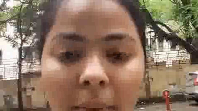 गाजियाबाद में एक सनसनीखेज मामला सामने आया है, जिसमें सोनिका चौहान ने दावा किया है कि उनका 9 साल से अफेयर अकबर नामक व्यक्ति के साथ था और 3 साल पहले दोनों ने कोर्ट मैरिज भी कर ली थी। सोनिका का कहना है कि हाल ही में जब उनके घरवालों को इस रिश्ते के बारे में जानकारी हुई, तो घर में विवाद शुरू हो गया।#police