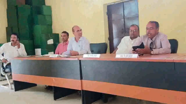 20 सूत्री सदस्यों के साथ BDO ने की बैठक , अनुपस्थित पदाधिकारीयों के खिलाफ सदस्यों ने खोला मोर्चा 