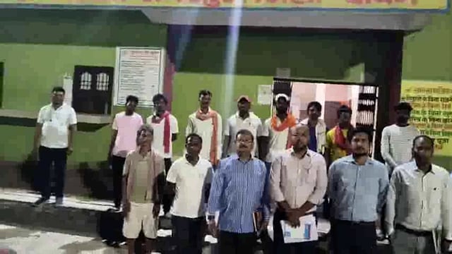 अमरपुर नगर पंचायत में 14 दिनों से जारी सफाई कर्मचारियों की हड़ताल समाप्त।