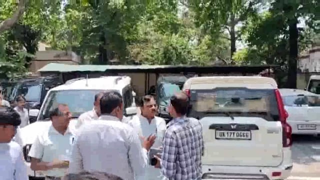 हरिद्वार! जिला पंचायत बैठक में हंगामा! सत्ता के नशे में चोर नेता डरी हुई नौकरशाही!