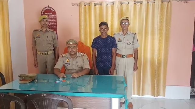 जनकपुर तिराहे से चकरघट्टा पुलिस ने गोवंश तस्करी में शामिल वांछित पशु तस्कर को गिरफ्तार कर भेजा जेल
