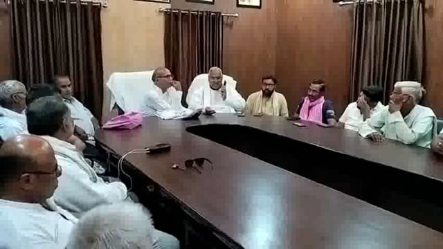 गोवर्धन: राधा कुंड में पाकिस्तानी पंखा मिलने पर भाजपा कार्यकर्ताओं ने की बैठक...