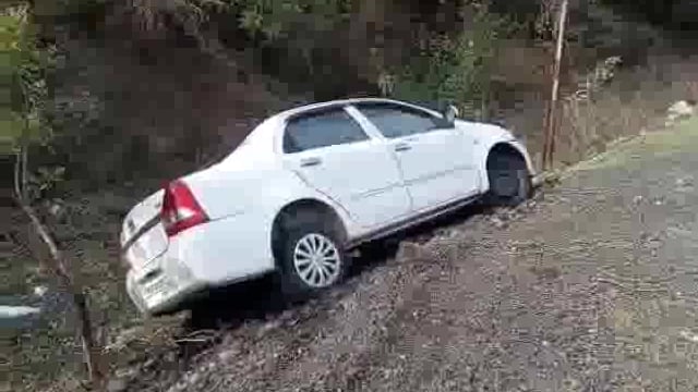 पिंपरी घाटात कारचा अपघातात,अपघाताचे कारण अस्पष्ट