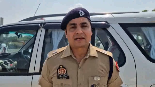 उत्तर प्रदेश के जौनपुर जिले में बुधवार को दिल दहला देने वाली वारदात सामने आई, जहां डी-फार्मा के छात्र अनुज यादव की गला रेत कर हत्या कर दी गई। यह वारदात उस वक्त हुई जब अनुज परीक्षा देने जा रहा था।
#crime