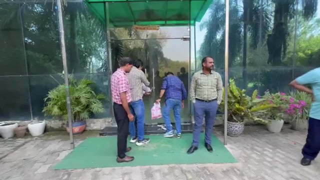 नोएडा में रियल एस्टेट रेगुलेटरी अथॉरिटी (रेरा) की सख्ती का असर दिखने लगा है। रेरा रिकवरी राशि जमा न करने पर दादरी तहसील प्रशासन ने बड़ी कार्रवाई करते हुए Amis Golf Town प्रोजेक्ट का दफ्तर सील कर दिया।#politics