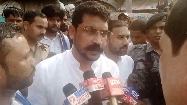 मेरठ सदर बाजार थाना क्षेत्र के मेहताब सिनेमा भूसा मंडी के पास आजाद समाज पार्टी  के राष्ट्रीय अध्यक्ष चंद शेखर आजाद  सुहेल वह फरमान के परिवारों से मुलाकात करने पहुंचे इन दो बच्चों की मवाना में आजाद समाज पार्टी की रैली से लौटते समय गंगा नदी में डूब कर मृत्यु हो गई थी