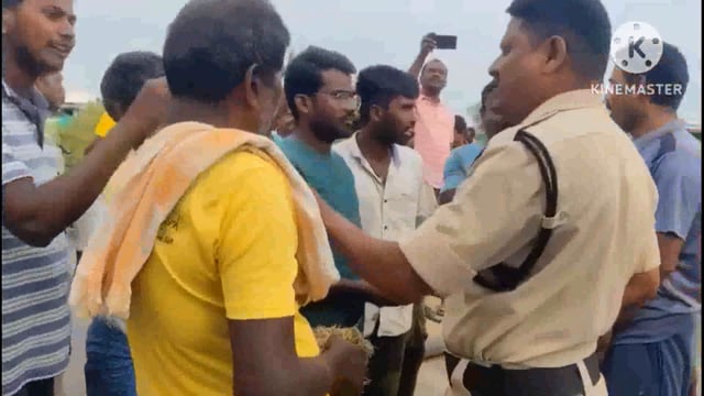 तेलंगाना---महबूब नगर जिले मे किसानों ने धान खरेदी को लेकर प्रशंसान से घुहार लगाई और धान खरेदी करने की मांग की 