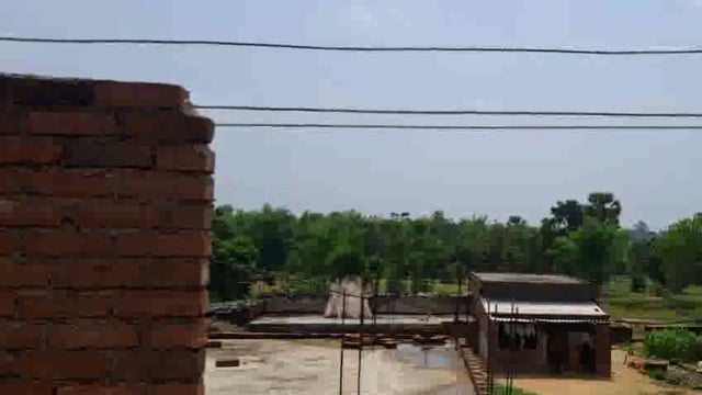 घर के छत पर ग्यारह हजार हाईटेंशन करंट 