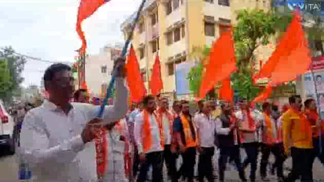 कोल्हापूर मध्ये आज ओभाटा शिवसेने च्या वतीने विकास कामाबाबत पाच कोटी खर्च केला पण मैदानाचे तळ्यात रूपांतर कसे झाले असा सव