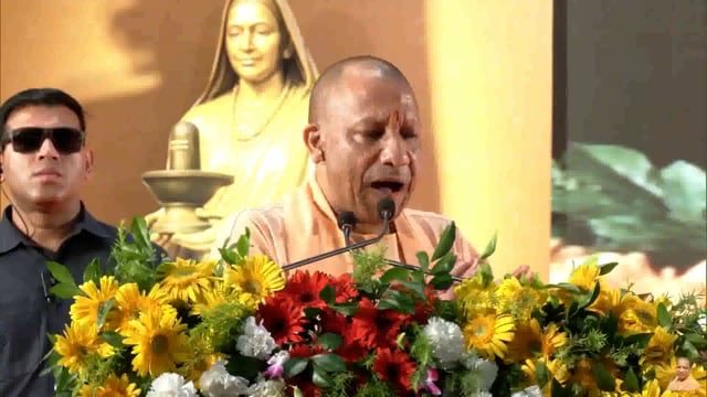 उत्तर प्रदेश के मुख्यमंत्री योगी आदित्यनाथ ने प्रधानमंत्री नरेंद्र मोदी के विरासत और विकास के अभियान पर टिप्पणी करते हुए कहा कि यह वही अभियान है जिसकी आधारशिला 300 वर्ष पहले 'लोकमाता' महारानी अहिल्याबाई होल्कर ने रखी थी। 
#politics