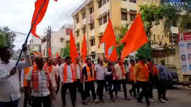 कोल्हापूर मध्ये आज ओभाटा शिवसेने च्या वतीने विकास कामाबाबत पाच कोटी खर्च केला पण मैदानाचे तळ्यात रूपांतर कसे झाले असा सव