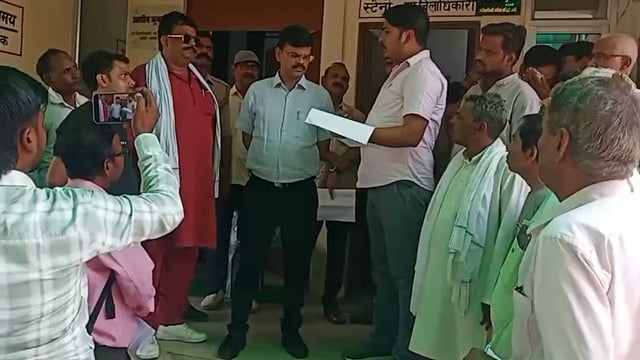 व्यापारियों के उत्पीड़न को लेकरसंघके जिला अध्यक्ष महेश सोनी ने उपजिलाधिकारी को ज्ञापन सौंपा कहा कि उत्पीड़न बर्दाश्त नही