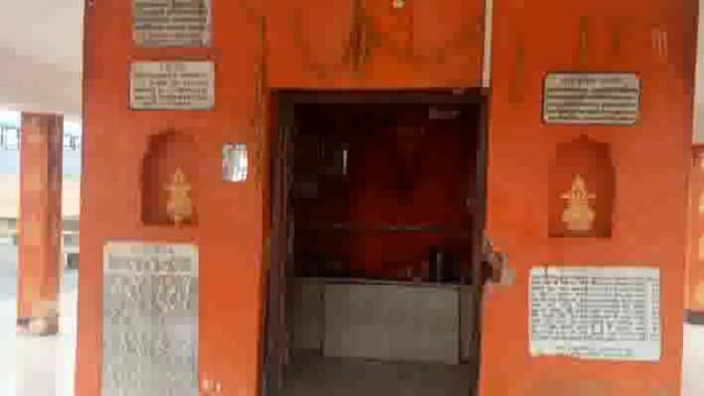 खरौझा गांव के हिनौती में चोरो ने मुकुट समेत हजारों का माल किया मंदिर से चोरी पुलिस जाँच में जुटी
