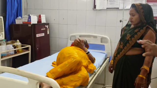 चकिया जलालपुर में वीडियो बनाने से मना करने पर महिला को मारपीट कर काटा दांत महिला हुई गंभीर रूप से घायल