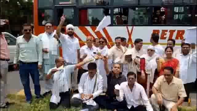 ओरछा रेलवे स्टेशन पर दो एक्सप्रेस ट्रेनों के ठहराव का हुआ शुभारंभ यात्रियों के समय और धन की होगी बचत: केंद्रीय मंत्री डॉ