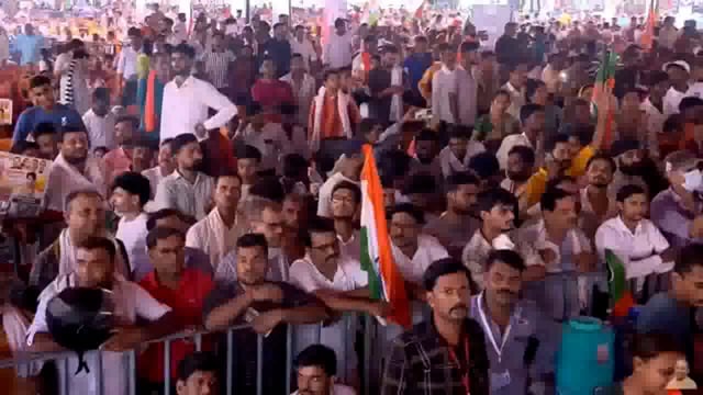 उत्तर प्रदेश के मुख्यमंत्री योगी आदित्यनाथ ने कानपुर को मेट्रो सेवा मिलने पर प्रधानमंत्री नरेंद्र मोदी का हृदय से आभार व्यक्त किया है। उन्होंने कहा कि यह मेट्रो परियोजना कानपुर के विकास में एक महत्वपूर्ण कदम है और इससे शहरवासियों को आधुनिक, सुविधाजनक और पर्यावरण के अनुकूल यातायात सेवा प्राप्त होगी।
#politics