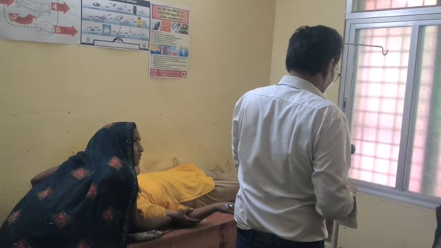 मजगाई में छत पर कपड़ा डालने गई किशोरी को लगा बिजली का करंट , सामुदायिक स्वास्थ्य केंद्र भर्ती