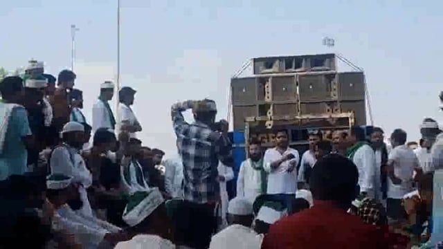 सहारनपुर, उत्तर प्रदेश – जिले के थाना फतेहपुर क्षेत्र स्थित सैयद माजरा टोल प्लाजा पर भाकियू (तोमर गुट) के कार्यकर्ताओं द्वारा हंगामा करने का मामला सामने आया है। इस घटना का वीडियो सोशल मीडिया पर वायरल हो गया है, जिससे प्रशासनिक हलकों में हड़कंप मच गया है।#police