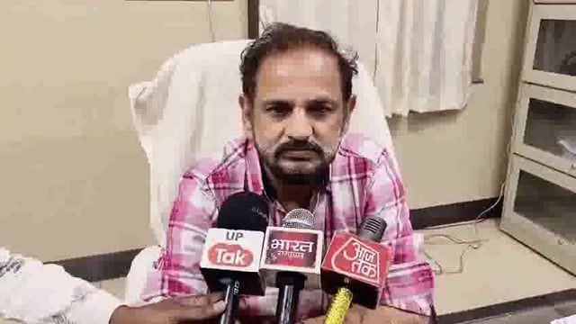 अयोध्या मेडिकल कॉलेज में एक बार फिर स्वास्थ्य सेवाओं में भारी लापरवाही का मामला सामने आया है। जानकारी के मुताबिक, इंजेक्शन की ओवरडोज दिए जाने से एक बुजुर्ग मरीज की मौत हो गई।
इस गंभीर चूक के बाद प्रशासन ने वार्ड बॉय और स्टाफ नर्स को तत्काल सस्पेंड कर दिया है। शुरुआती जांच में सामने आया है कि चिकित्सकीय निर्देशों का सही तरीके से पालन नहीं किया गया, जिससे यह दर्दनाक हादसा हुआ।