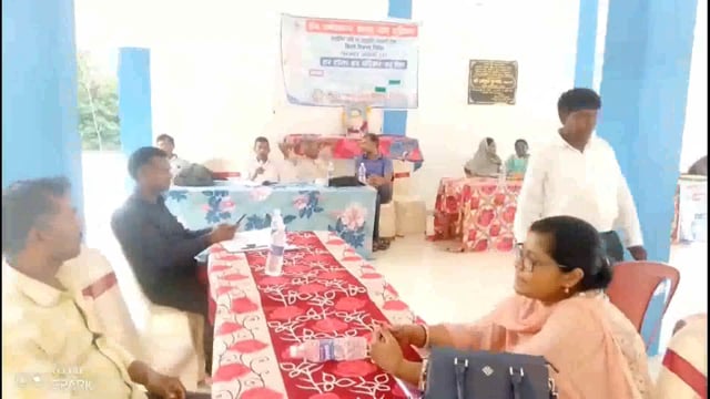 महादलिक टोला में आयोजित विशेष विकास शिविर में कई विभाग के पदाधिकारी रहे अनुपस्थित