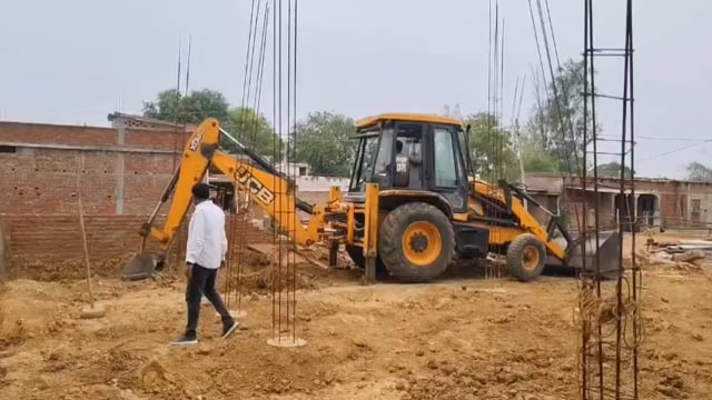 मलेवरिया गांव में सरकारी बंजर भूमि पर हो रहे अवैध अतिक्रमण को उप जिलाधिकारी ने पुलिस फोर्स के साथ बुलडोजर से कराया खाली