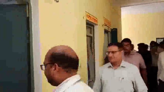 तिलौली सामुदायिक स्वास्थ्य केंद्र का नगर विकास सचिव अजय कुमार शुक्ला ने किया निरीक्षण मौजूद रहे जिले के आला अधिकारी