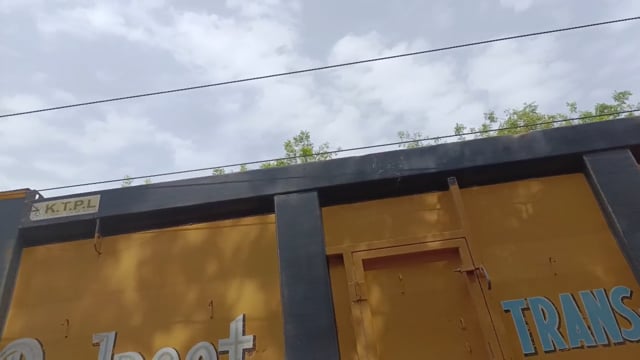 हथिगंवा थाना क्षेत्र के सुनियावां गाँव में लालगोपालगंज जेठवारा मार्ग पर लटकते तार की चपेट में आने से डंपर चालक की मौत, 