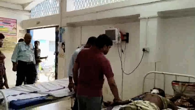 आम तोड़ने के क्रम में पेड़ से गिरने से एक व्यक्ति जख्मी। भागलपुर रेफर।