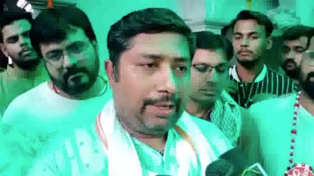 वृंदावन में शिवायतो के साथ डीएम एसपी ने की बैठक सेवायत अपनी बात पर अडे मंदिर प्रबंधन ने कहा सरकारी हस्तखेप स्वीकार नही 