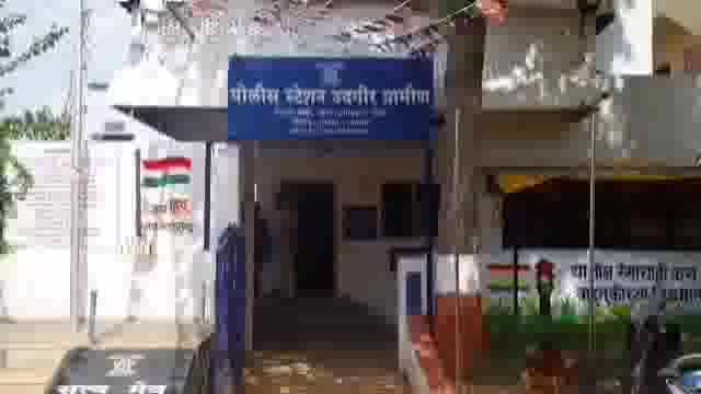 भाकसखेडा येथे सुनबाईस शोधणाऱ्या सासूबाईस मारहाण,चौघावंर गुन्हा दाखल