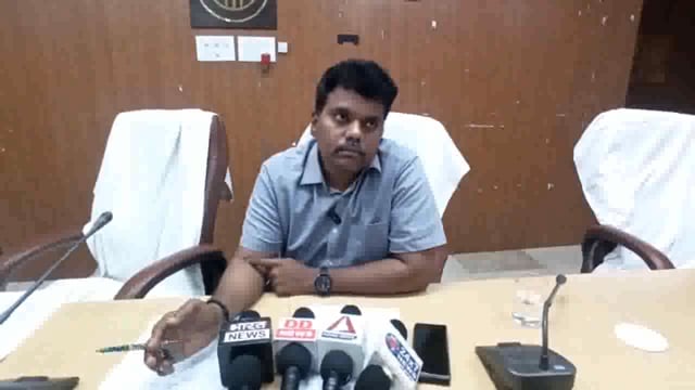 बांसी ब्लाक के तिघरा ग्राम पंचायत में मनरेगा का कार्य मजदूरों न कराकर ट्रैक्टर से कराई गई पोखरे की खुदाई पर डीएम का बयान