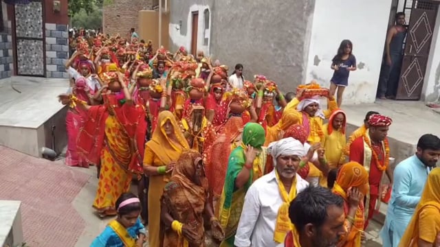 पानीगांव में शुरू हुआ श्रीमद्भागवत कथा का आयोजन, धूमधाम से निकाली गई कलश शोभायात्रा।