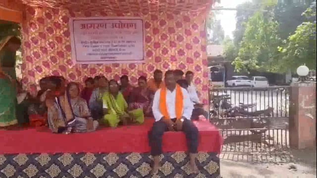 अपहरण झालेल्या मुलीच्या शोधासाठी पोलीस स्टेशन समोर उपोषण सुरू दखल मात्र नाहीच