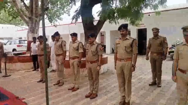 जवाहर बाग़ काण्ड में शहीद हुए दो पुलिस अधिकारियों की नौवीं पुण्यतिथि पर मथुरा पुलिस ने दी श्रद्धांजलि।
