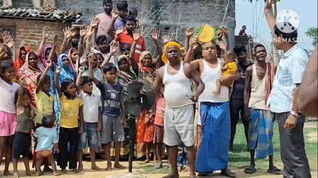 जर्जर बिजली व्यवस्था से परेशान महादलित गांव के दर्जनों ग्रामीणों ने डॉ0 विक्रम बिहारी के नेतृत्व में खोला मोर्चा