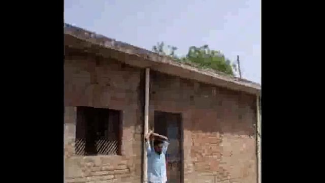 रायबरेली: बेकाबू दबंगों ने घर में घुसकर एक व्यक्ति पर लाठी-डंडों से हमला कर बेरहमी से मारपीट की।#crime