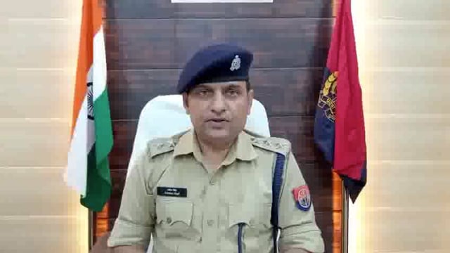 बरेली पति से झगड़ा होने के बाद महिला ने बेटे को गोद में लेकर ट्रेन के आगे कूद कर दी जान। मृतका की बहन रेखा ने लगाया हत्या का आरोप। दर्दनाक हादसे में मां बेटे दोनों की मौके पर ही मौत हो गई। घटना फरीदपुर थाना क्षेत्र के करणपुर कला गांव के पास सोमवार सुबह हुई है। #police