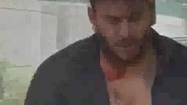 शहर में एक बार फिर रफ्तार ने इंसानियत को रौंदने की कोशिश की। नोएडा में एक तेज़ रफ्तार थार SUV ने एक पहले से ही घायल युवक को टक्कर मार दी और उसे जानबूझकर कुचलने की कोशिश की गई। यह खौफनाक घटना स्थानीय लोगों में दहशत और गुस्से का माहौल पैदा कर गई है।#police