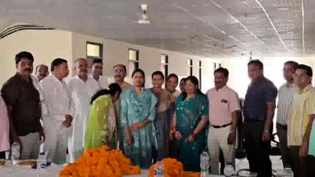 बांसी के 50 शैय्यायुक्त संयुक्त चिकित्साल के वरिष्ठ नेत्र परीक्षण अधिकारी अरुण श्रीवास्तव के विदाई समारोह का हुआ आयोजन