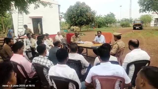 चकरघट्टा थाना सभागार में आगामी पर्व बकरीद की सुरक्षा को लेकर उप जिलाधिकारी की अध्यक्षता में पीस कमेटी की बैठक संपन्न